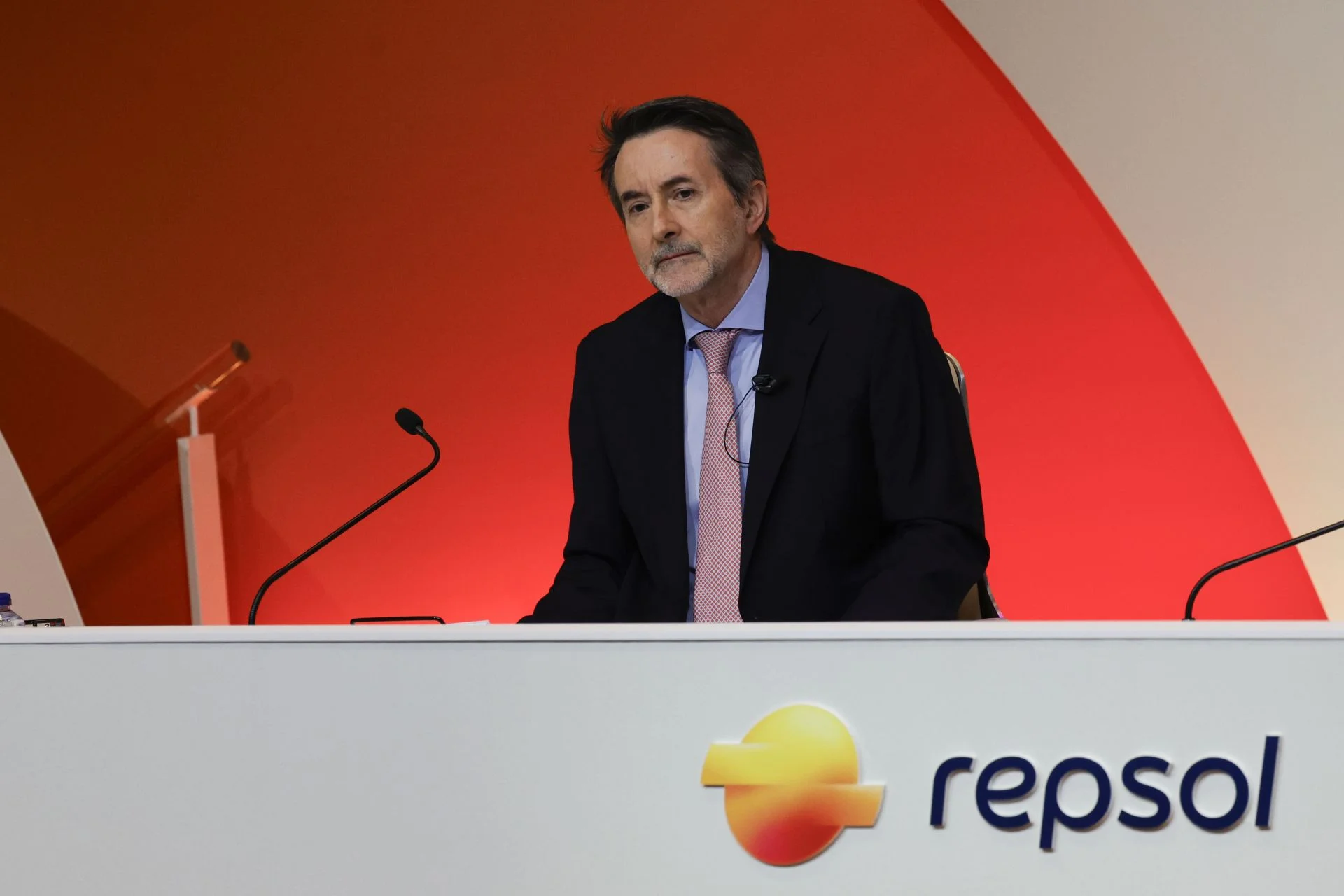 Repsol dispara sus ganancias a 2.201 millones a junio y acelera la retribución a los accionistas