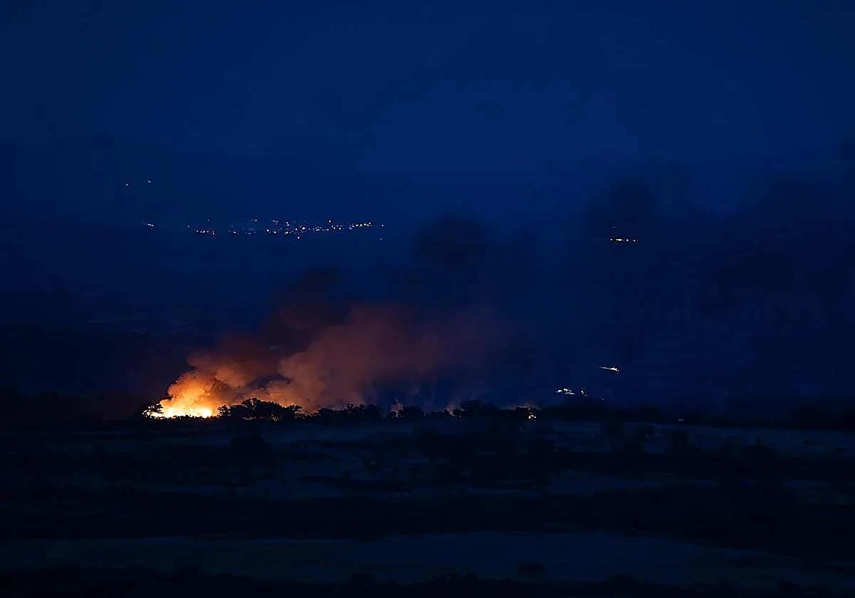 Andalusian authorities evacuate nearly 400 people from Huelva province village due to wildfire spreading with the wind