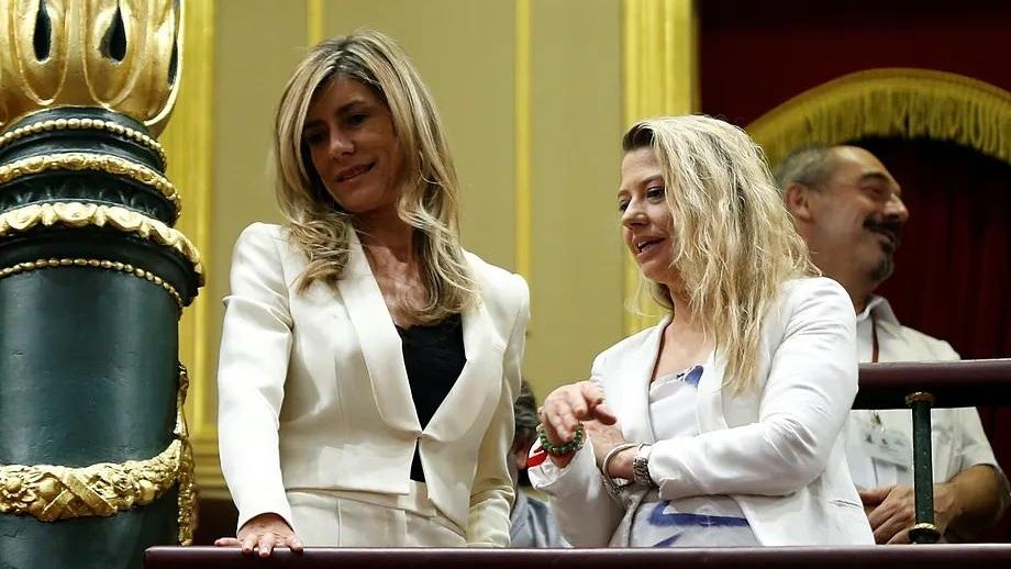La asistente de Begoña avisa a Peinado de la "gravedad" de que retenga "a sabiendas" su pasaporte sin justificación