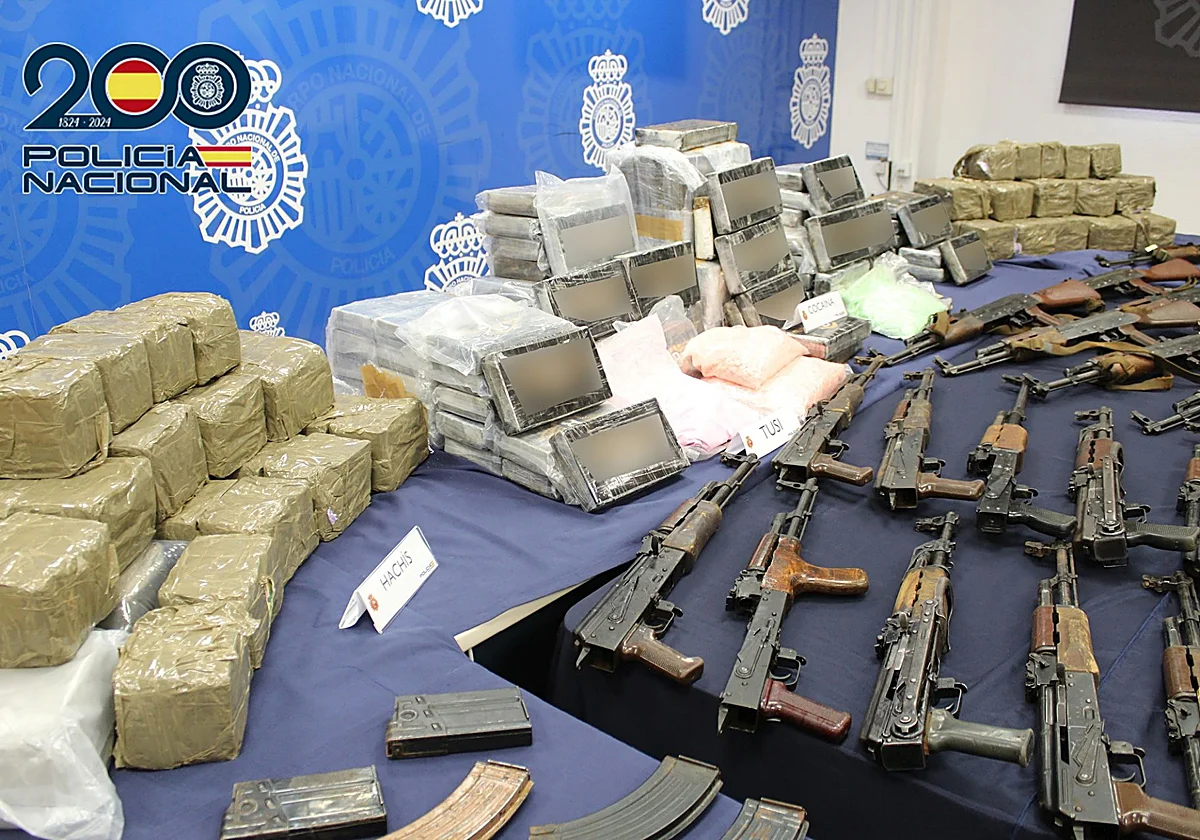 Un auténtico arsenal de armas de guerra intervenido durante su traslado en la Costa del Sol