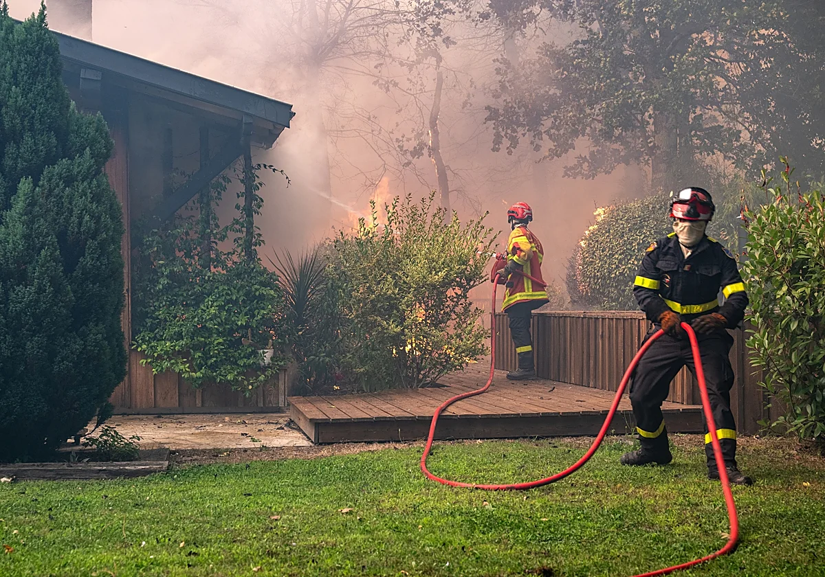 Francia pide ayuda a la UE para frenar unos incendios que obligan a evacuar a 40.000 personas