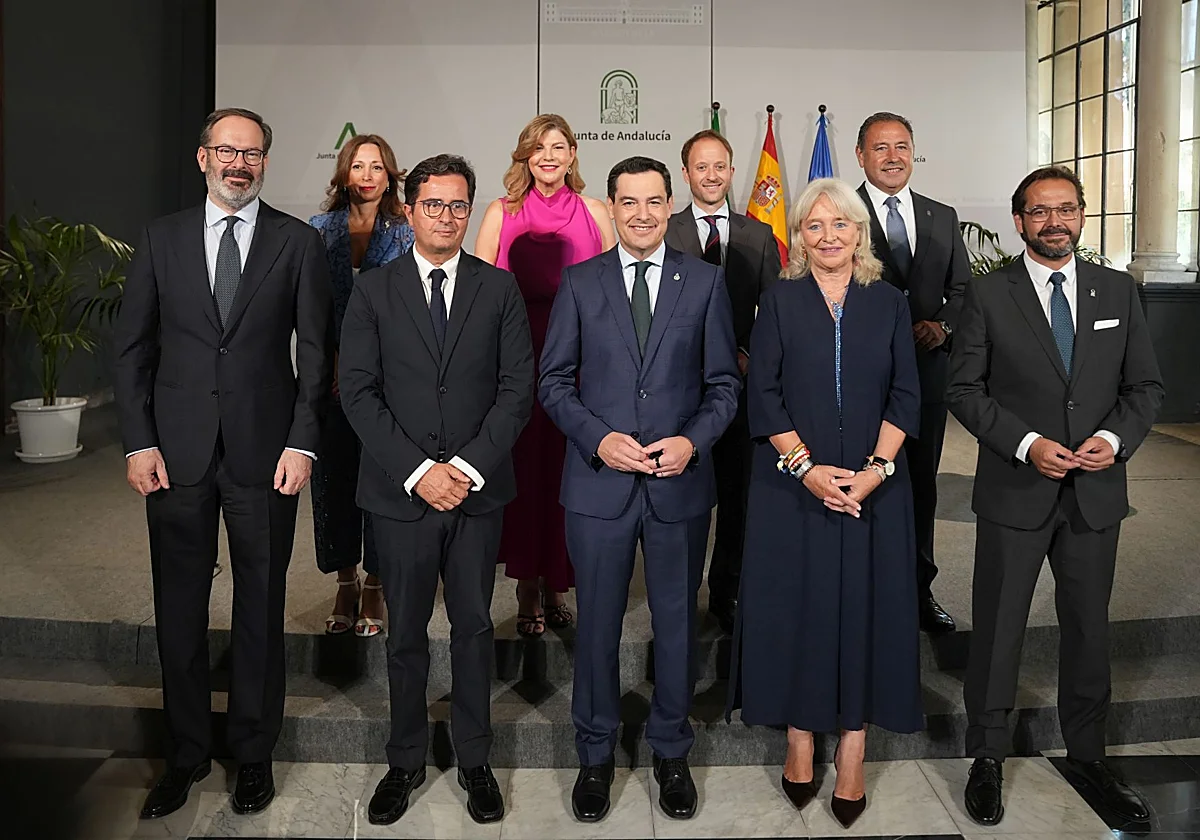 Juanma Moreno exige a sus delegados un Gobierno a pie de calle