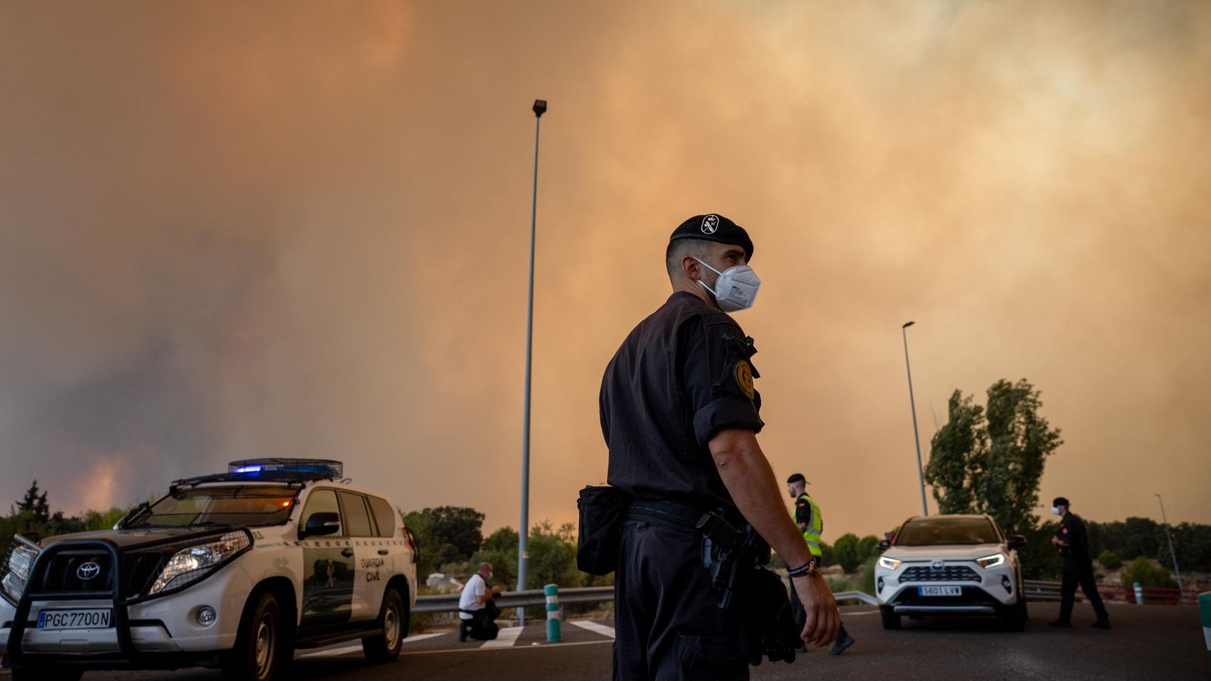 Incendios en Madrid y resto de España, hoy en directo | El incendio de Madrid sigue fuera de capacidad de extinción pero el viento y la temperatura cambian la expectativa