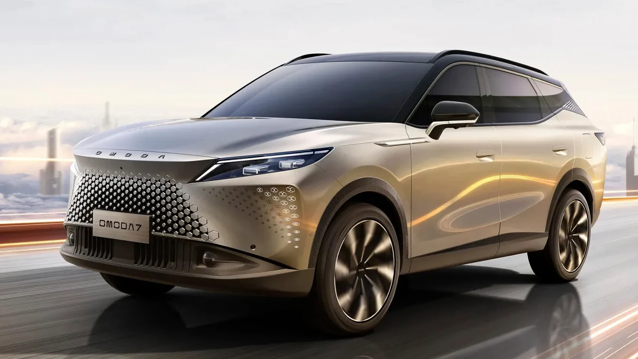El nuevo OMODA 7 irrumpe en España, más de 1.200 km de autonomía y precios que humillan al RAV4