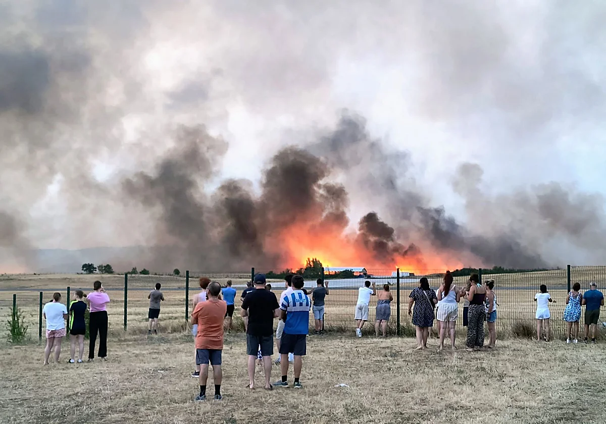 El fuego avanza sin control por el suroeste de Francia y se acerca a Burdeos