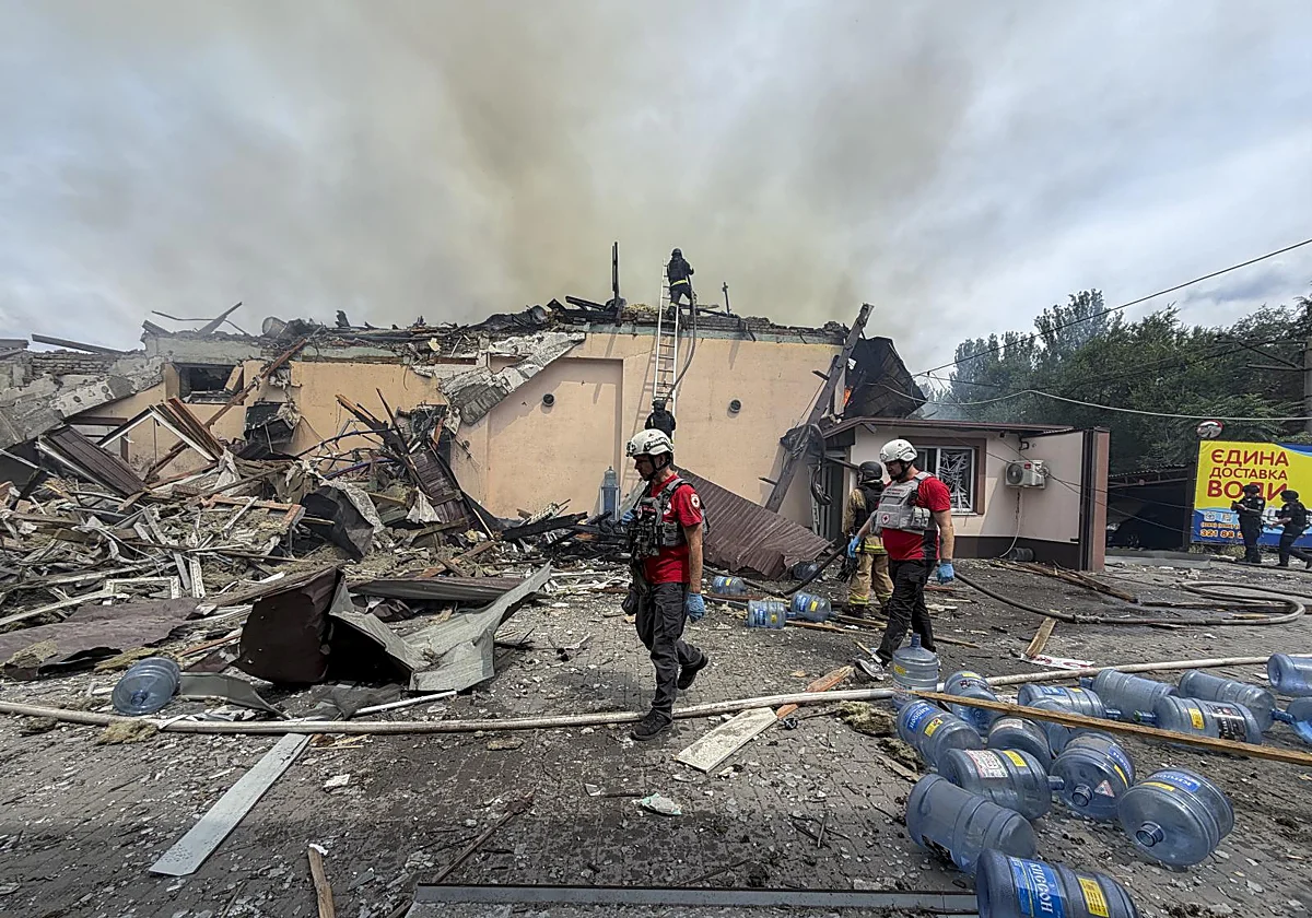 Rusia mata al menos a 10 personas y deja 100 heridos tras bombardear una feria de drones en Kiev