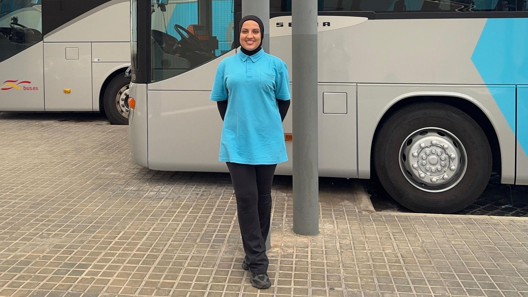 Siham, la chófer musulmana en la Cataluña profunda de Orriols: 'Me despierto a las 5 para levantar un país que me rechaza'