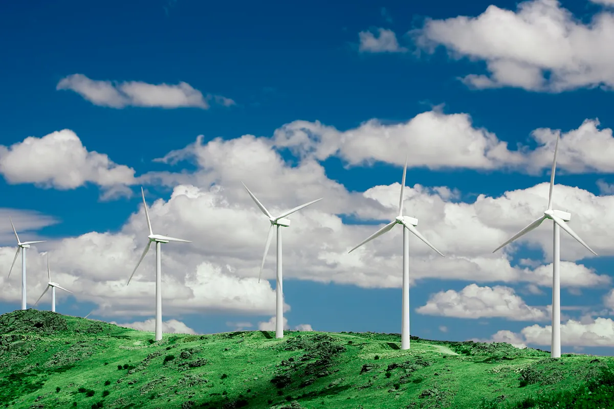 Galp compra a Acciona Energía una cartera eólica por 420 millones y amplía su negocio de electricidad