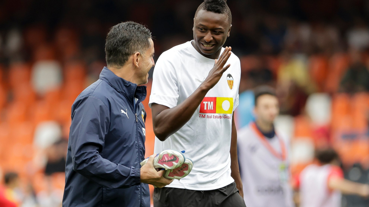 Sadiq se cae de la pretemporada del Valencia en Inglaterra por lesión