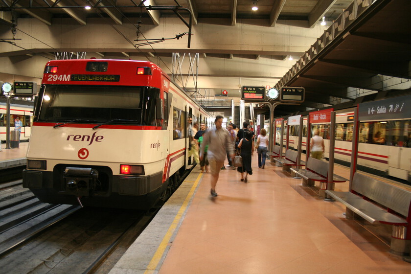 "Se está violando el derecho a un transporte seguro": Renfe ya enfrenta una denuncia por la falta de aire acondicionado en sus trenes
