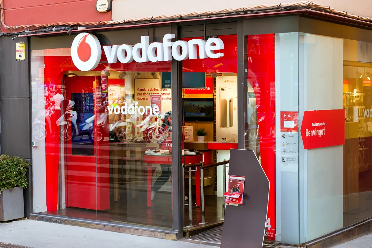 Vodafone eleva sus previsiones de beneficios tras la entrada del multimillonario Xavier Niel en su accionariado