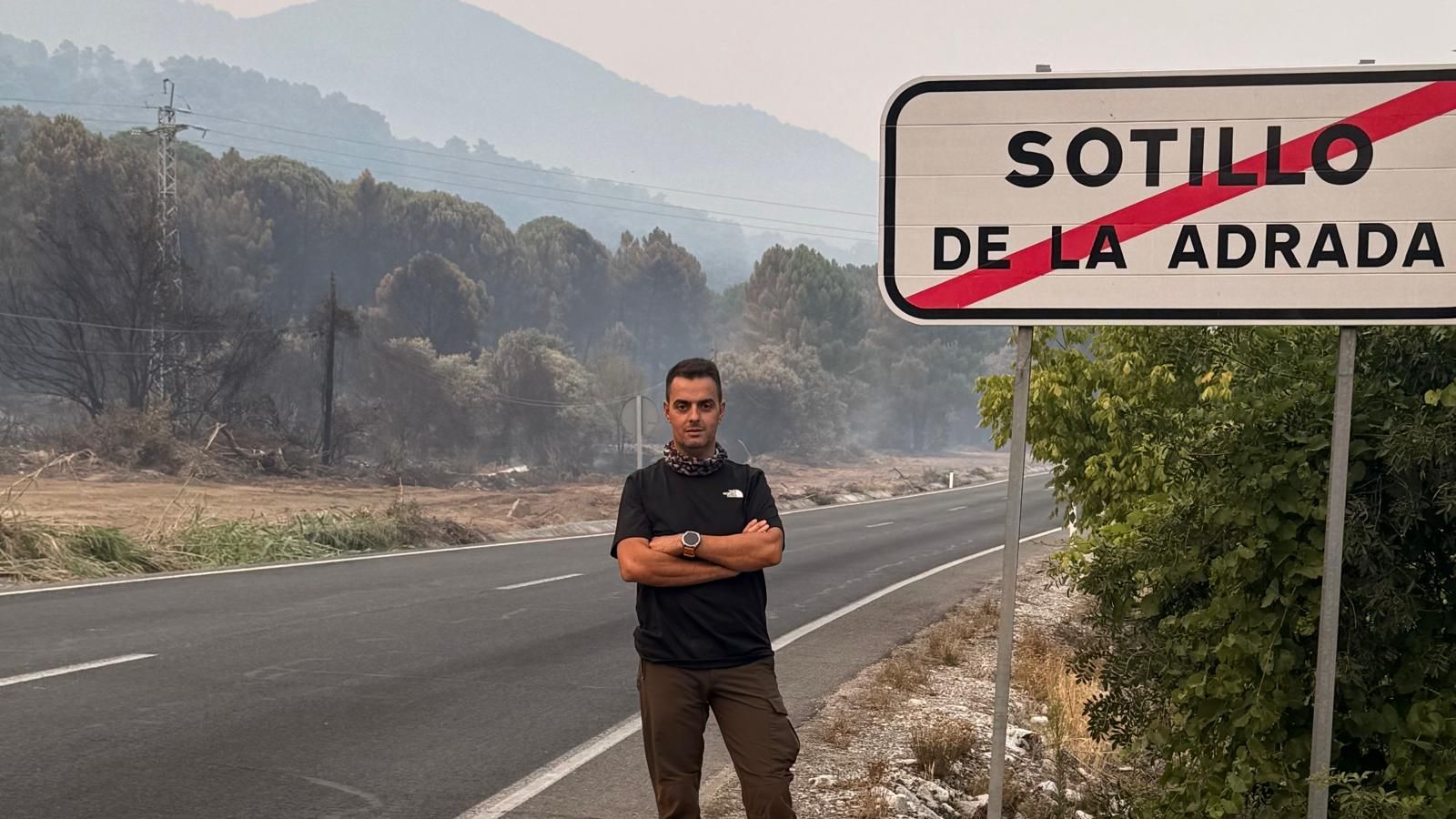 La lucha heroica contra el fuego de Miguel Ángel y un centenar de vecinos del pueblo de Ayuso: "Lo hemos librado de las llamas"