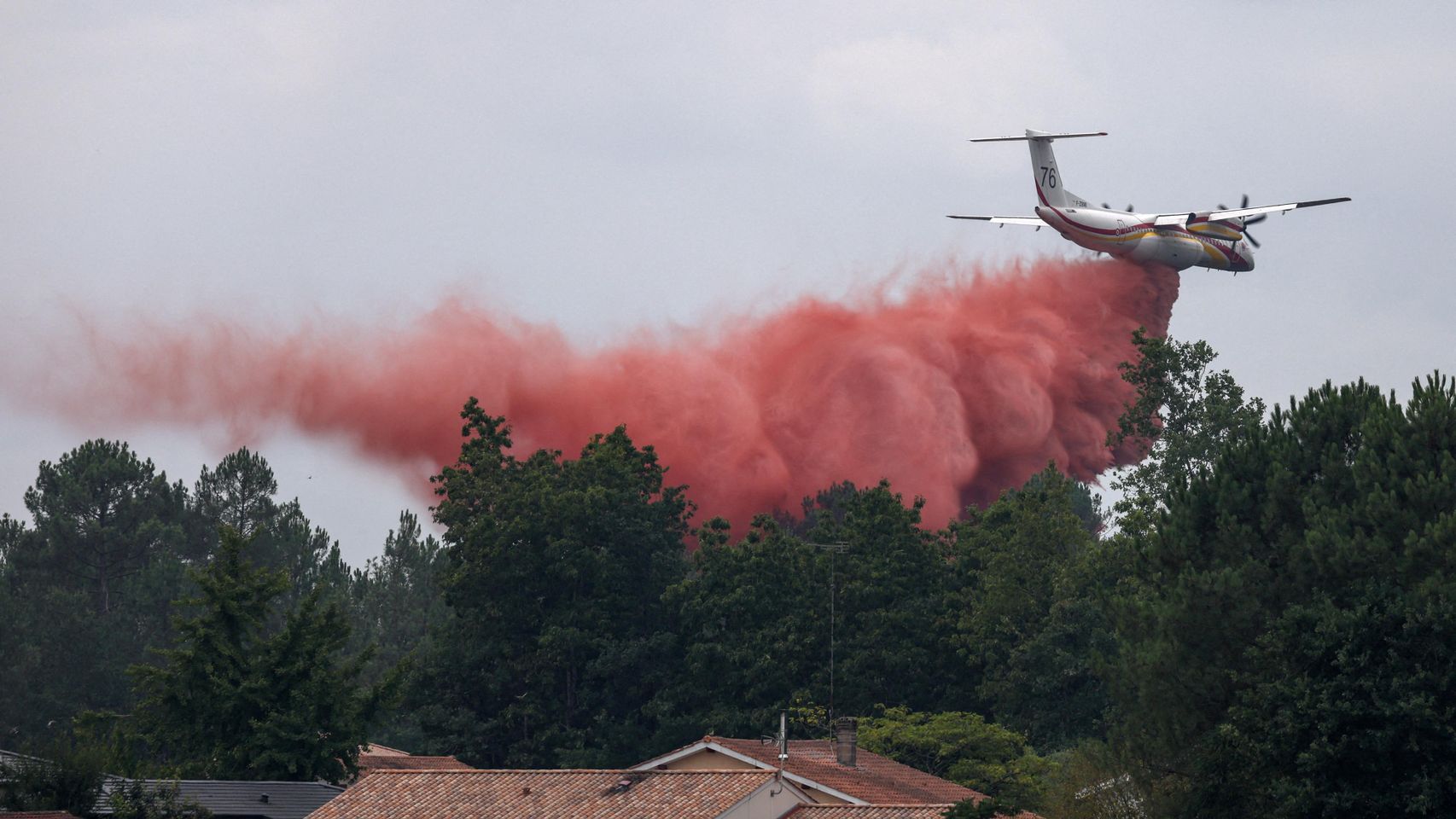 Los megaincendios simultáneos en España y Francia llevan al límite el mecanismo de protección civil de la UE