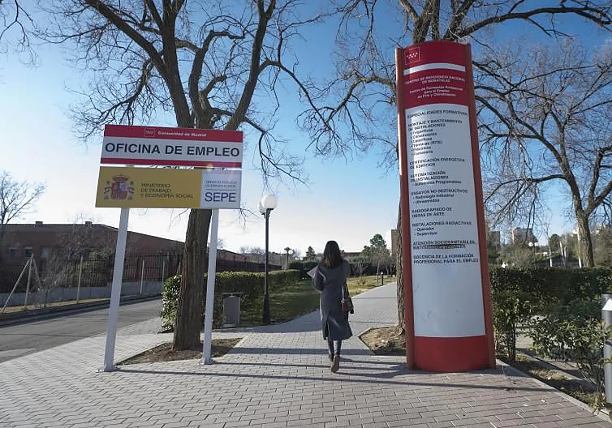 El paro baja del 10% y se sitúa en mínimos desde 2008