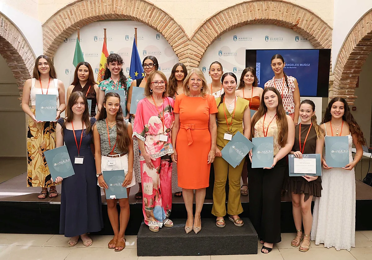 La Asociación de Mujeres Universitarias entrega 14 becas a estudiantes de Marbella