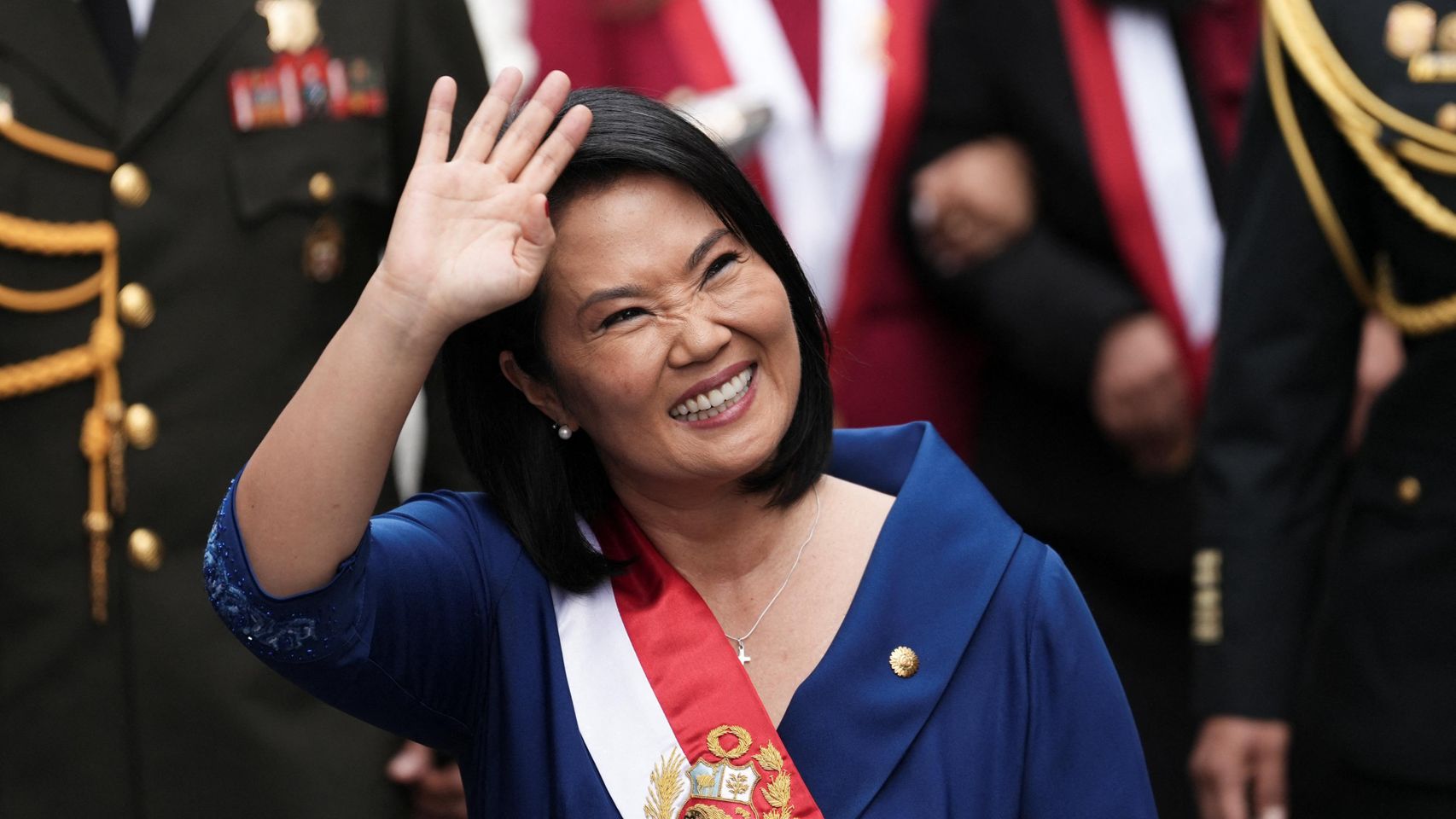 Keiko Fujimori toma posesión de la presidencia del Perú con la promesa de recortar el gasto y combatir el crimen organizado
