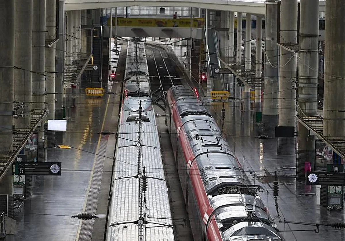 La CNMC pide a Adif que cobre menos a las operadoras de alta velocidad en las líneas a Málaga y Barcelona