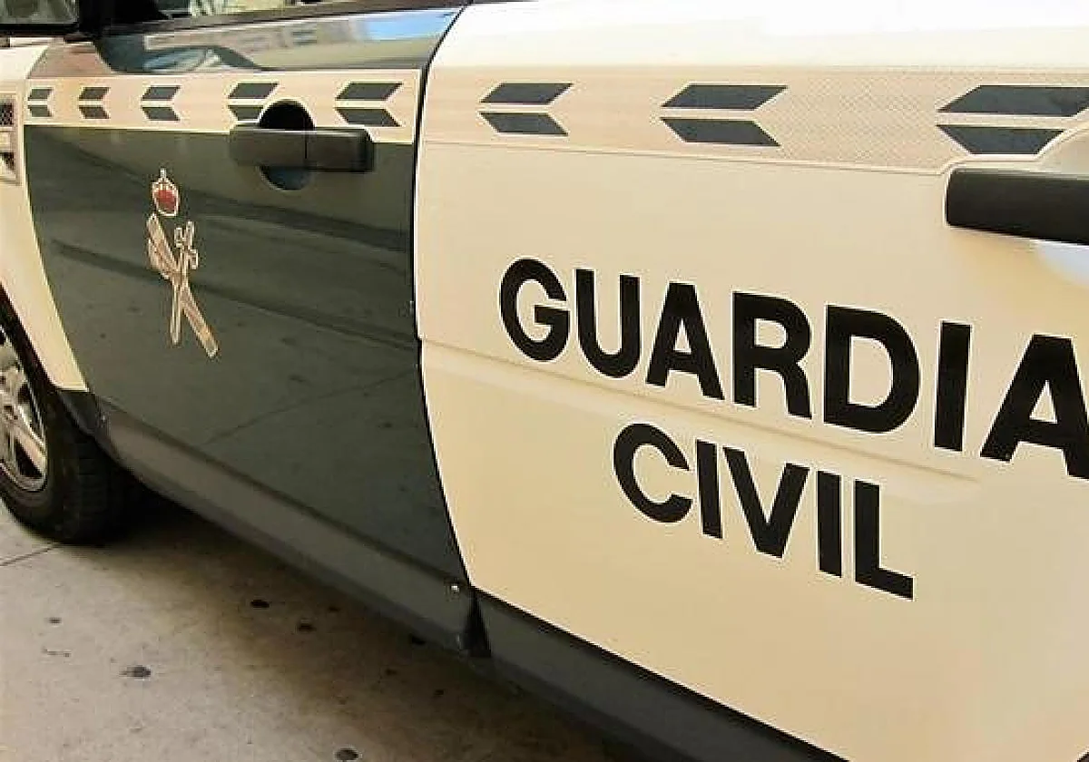 Un motorista arrolla a un guardia civil en Mijas para evitar una multa tras cometer una infracción