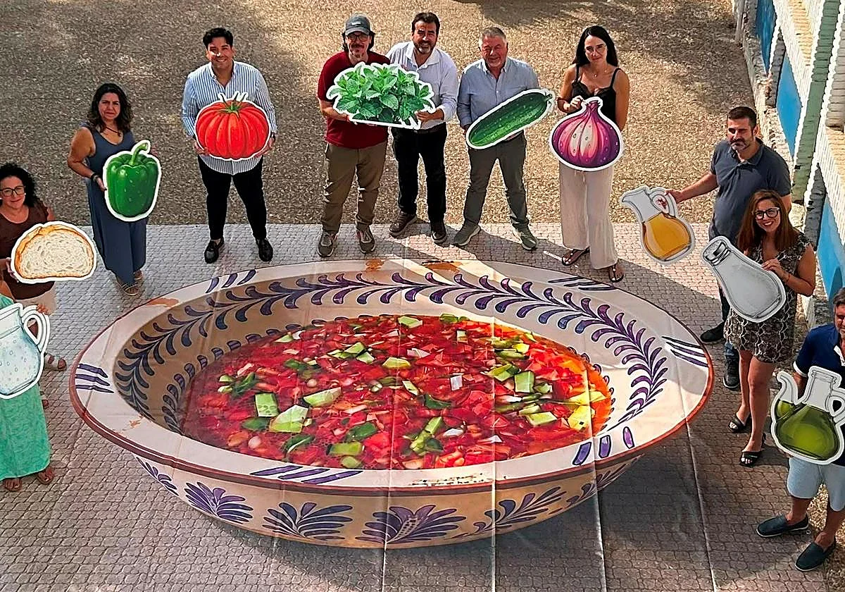 Degustaciones y música en la Fiesta del Gazpacho de los Tres Golpes de Alfarnatejo el 1 de agosto