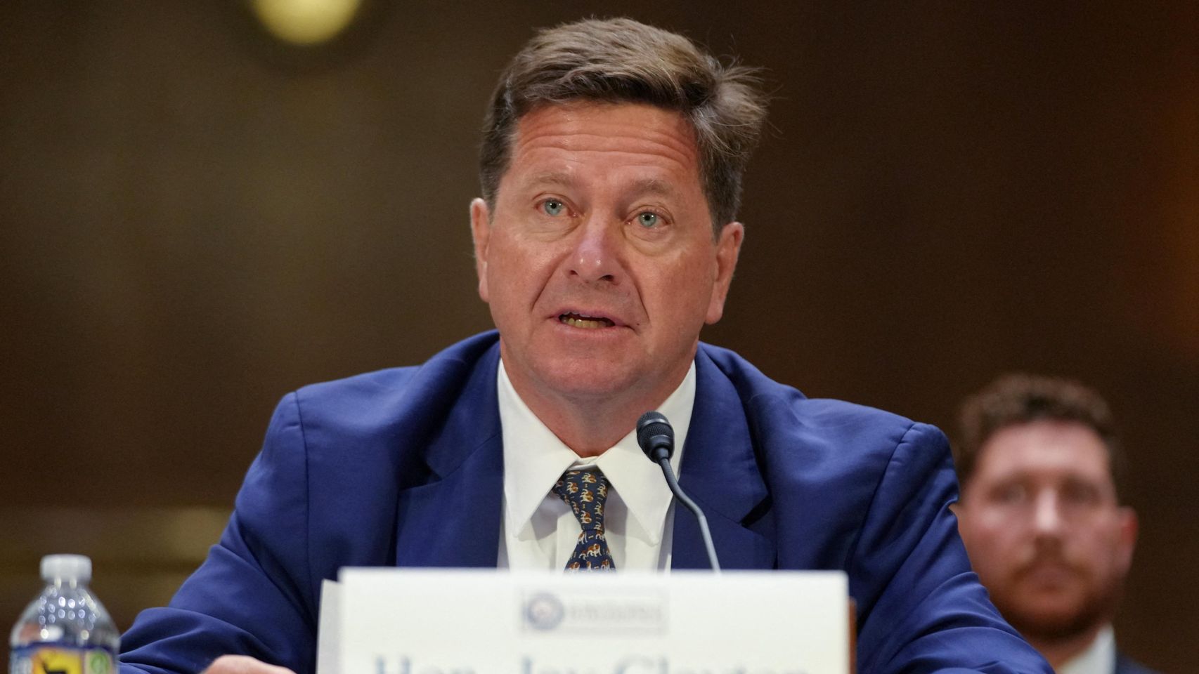 Trump coloca como nuevo jefe de los espías al leal Jay Clayton, reacio a reconocer que Biden le ganó las elecciones en 2020