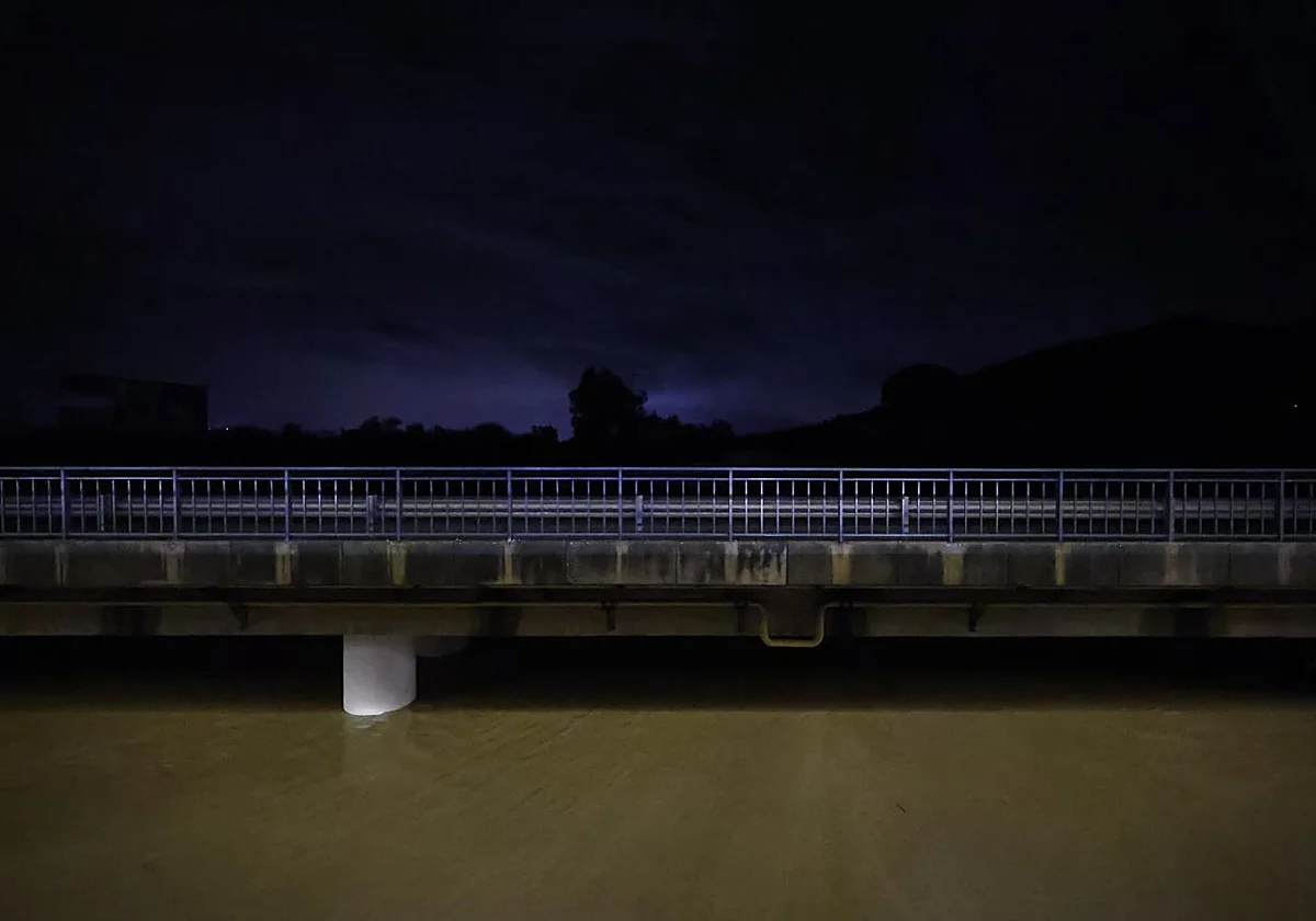 La Axarquía sigue en aviso naranja y el resto de la provincia trata de recuperarse de una noche de trombas y riadas