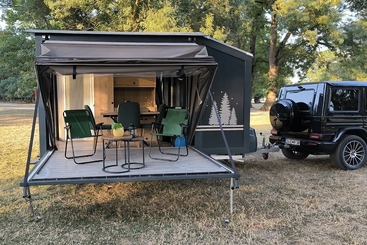 La impactante mini caravana que se convierte en un tiny house de 20 metros