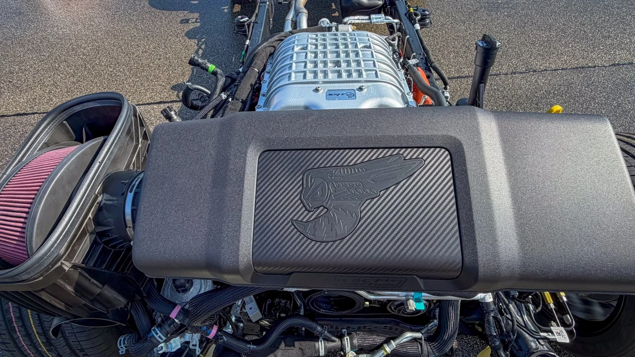 777 CV y aspecto de abejorro: así reaparece el mejor motor V8 de Stellantis
