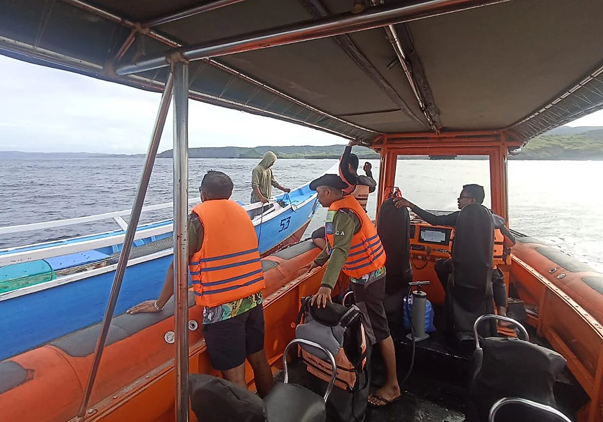 La familia de los desaparecidos en Indonesia: «Rogamos que los busquen hasta dar con ellos»