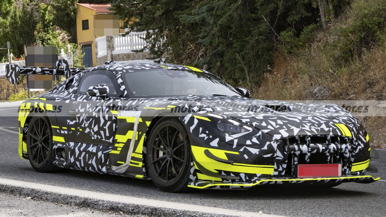 El Mercedes-AMG GT Black Series 2027 se deja ver por primera vez fuera de los circuitos, y lo hace con una imagen intimidante