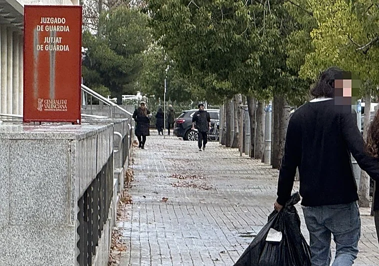 Arrestan al dueño de una inmobiliaria de Valencia por grabar a sus empleadas en el baño