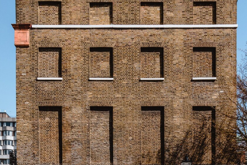 En 1696, el rey de Inglaterra puso un impuesto a las ventanas. Lo que pasó acto seguido no sorprendió a nadie