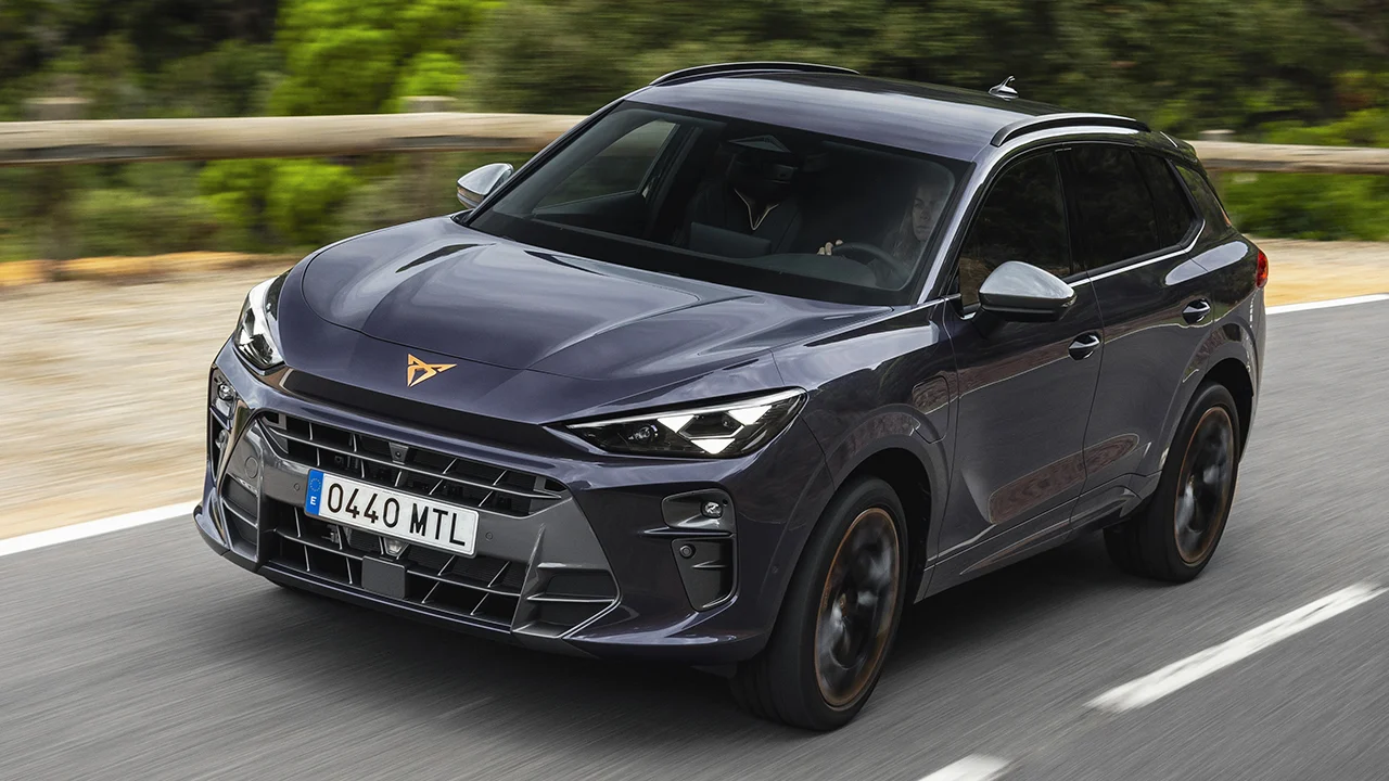 El nuevo CUPRA Terramar Beyond ya tiene precios, llega la versión con más equipamiento de serie y hasta 204 CV