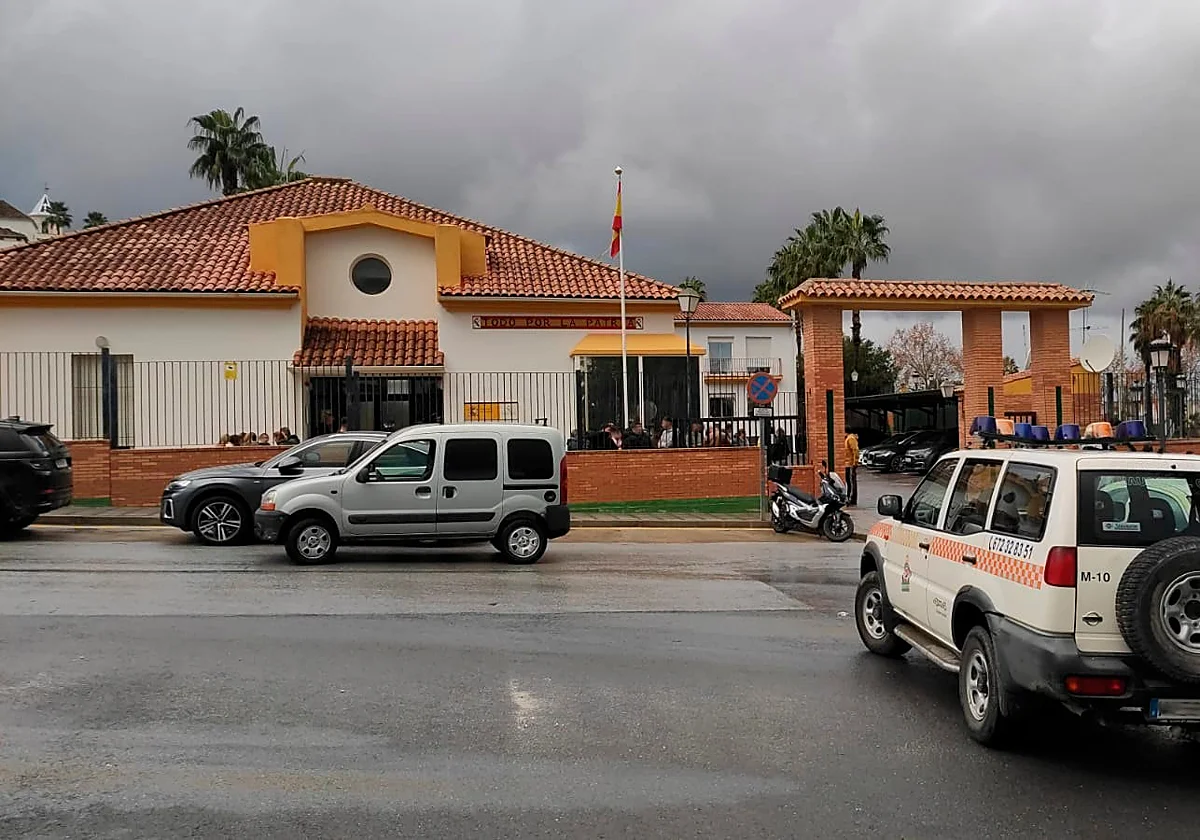 Buscan a dos desaparecidos tras ser arrastrados por la corriente en Alhaurín el Grande