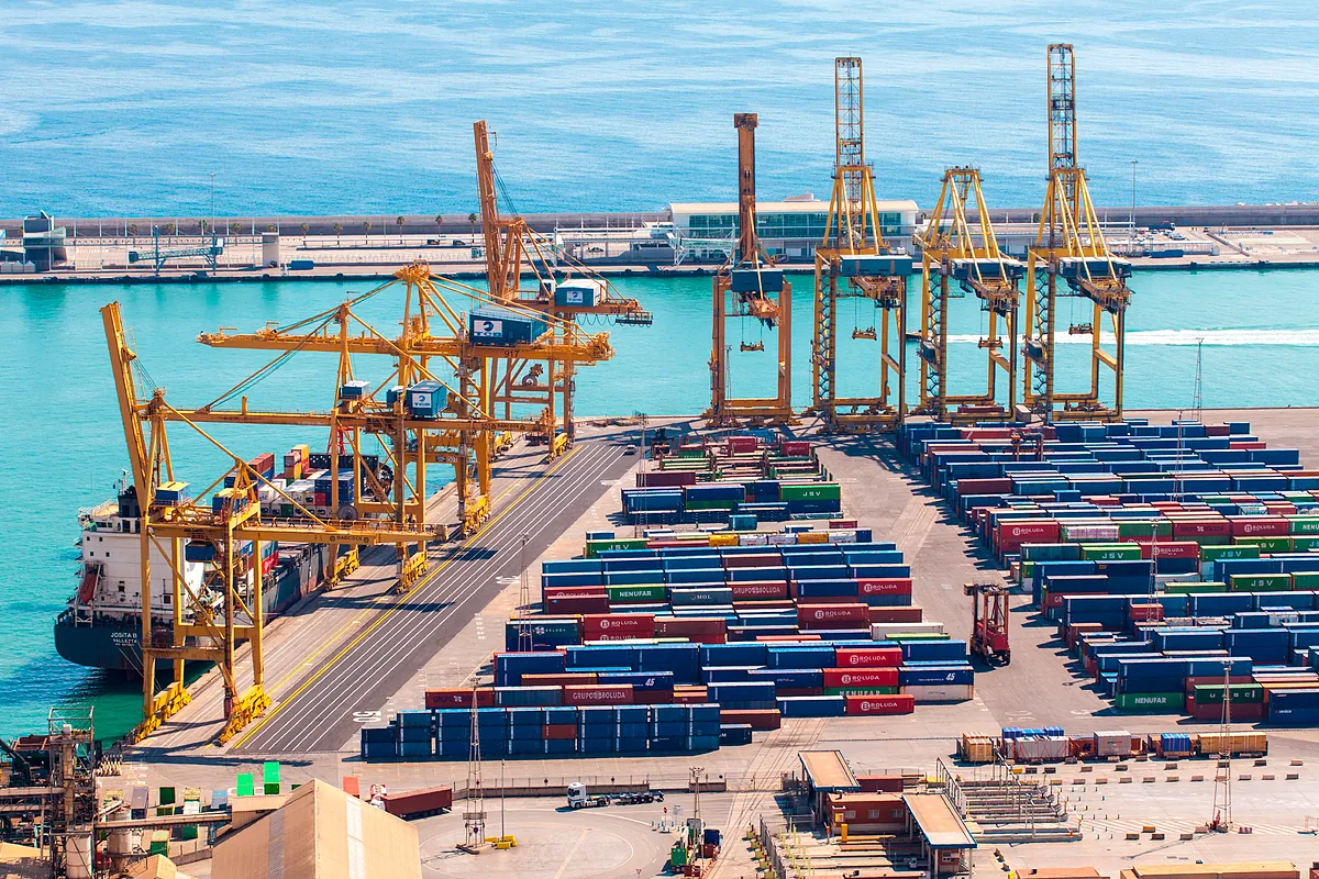 El tráfico portuario en contenedores crece un 2,4% hasta junio