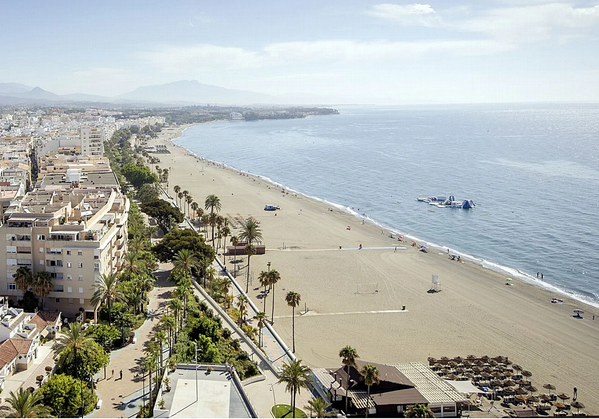 Estepona invertirá 900.000 euros para renovar los módulos de las playas e instalar pasarelas de hormigón