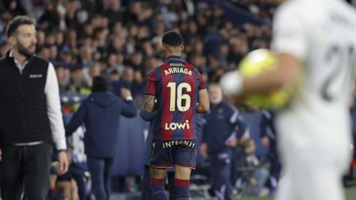 Kervin Arriaga pone rumbo al AEK Athenas