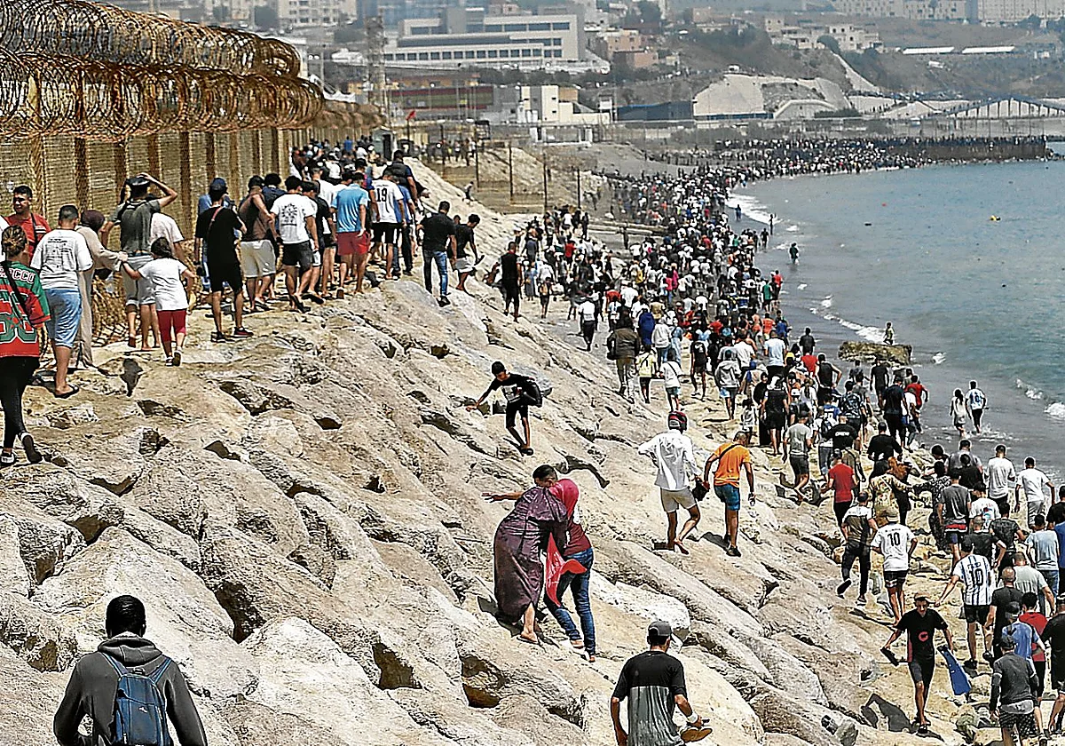 La llegada de migrantes en Ceuta crece un 191% sin contar las 80.000 personas que cruzaron a finales de julio