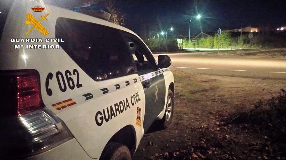 Una reyerta en un bar de Arévalo acaba con dos hombres heridos con cortes por los cristales de vasos rotos