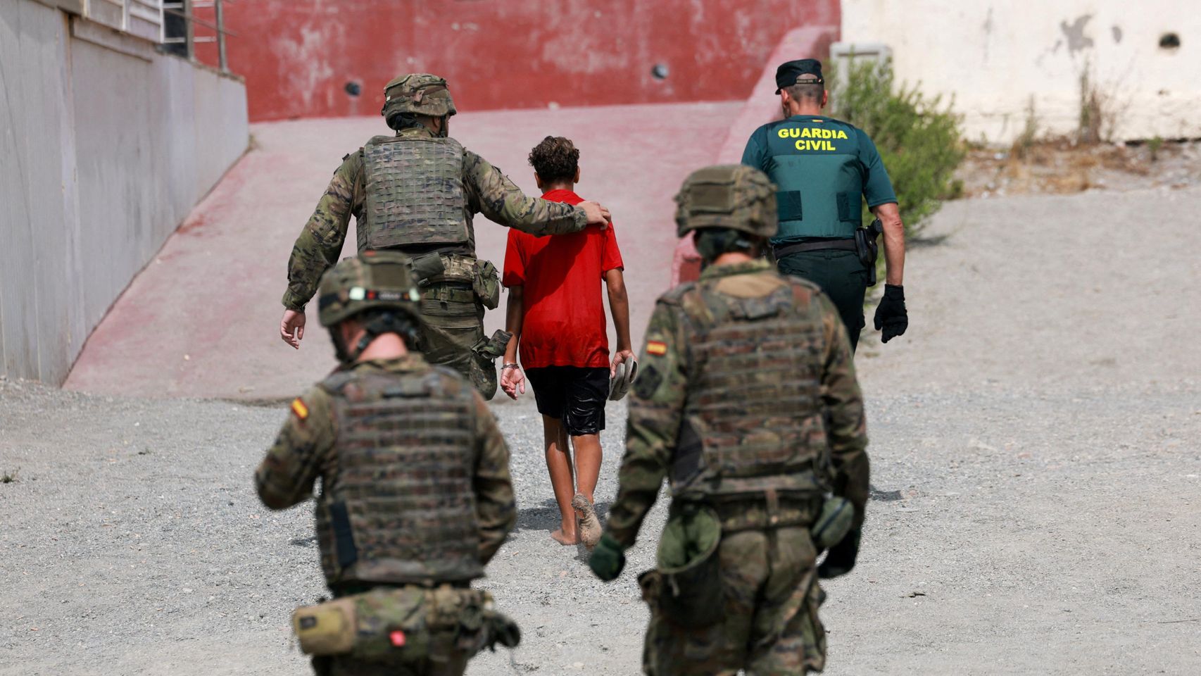 Bruselas avala que España devuelva a todos los migrantes que entraron ilegalmente en Ceuta, incluidos los menores