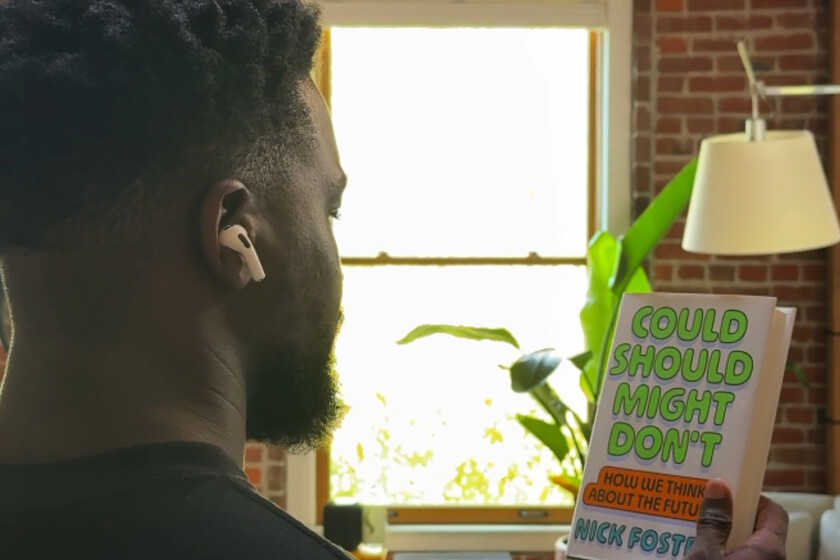 Un vídeo filtrado muestra en acción los nuevos AirPods con cámara de Apple
