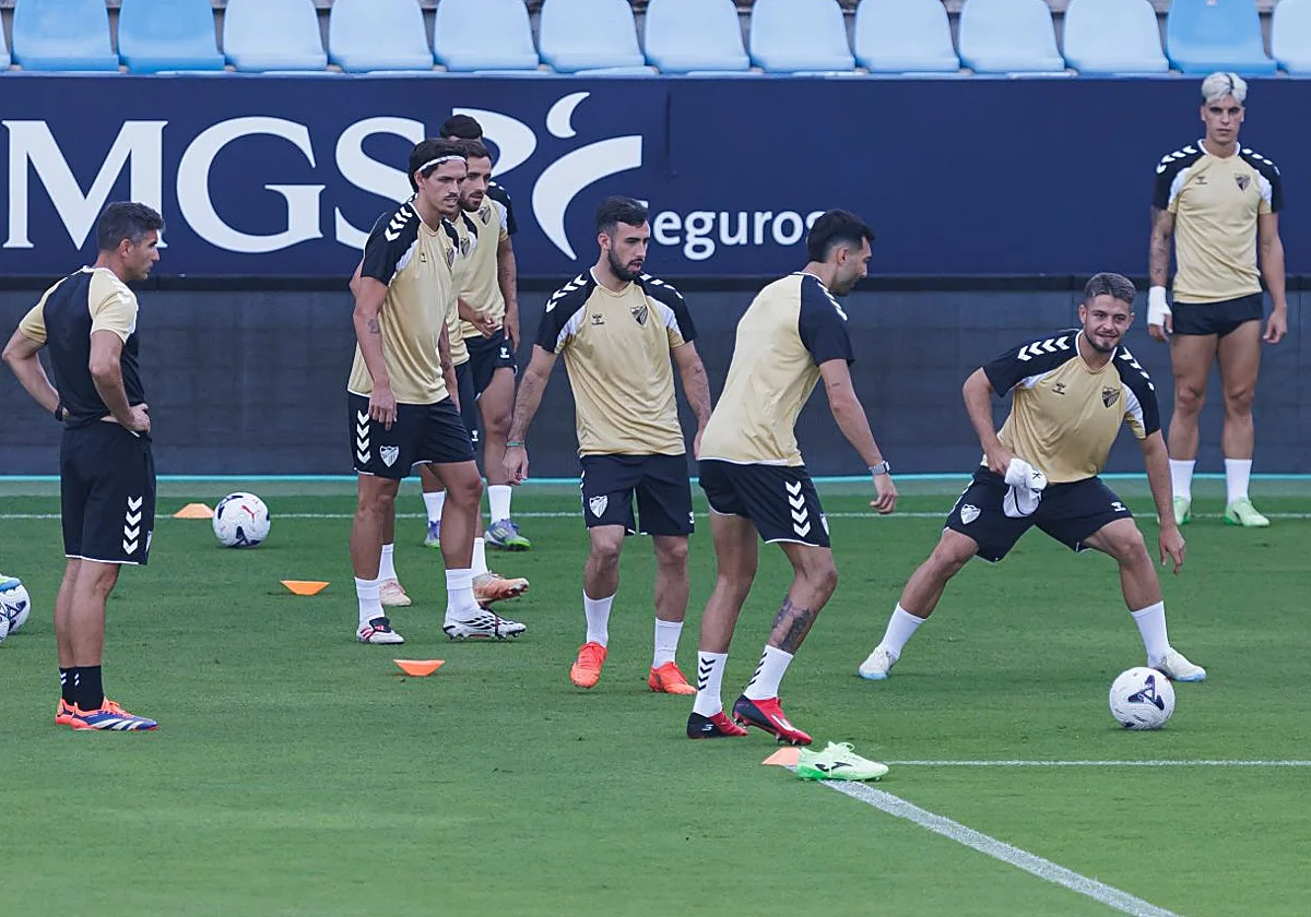 Funes convoca a 22 jugadores para el debut liguero, con los canteranos Juani y Otu