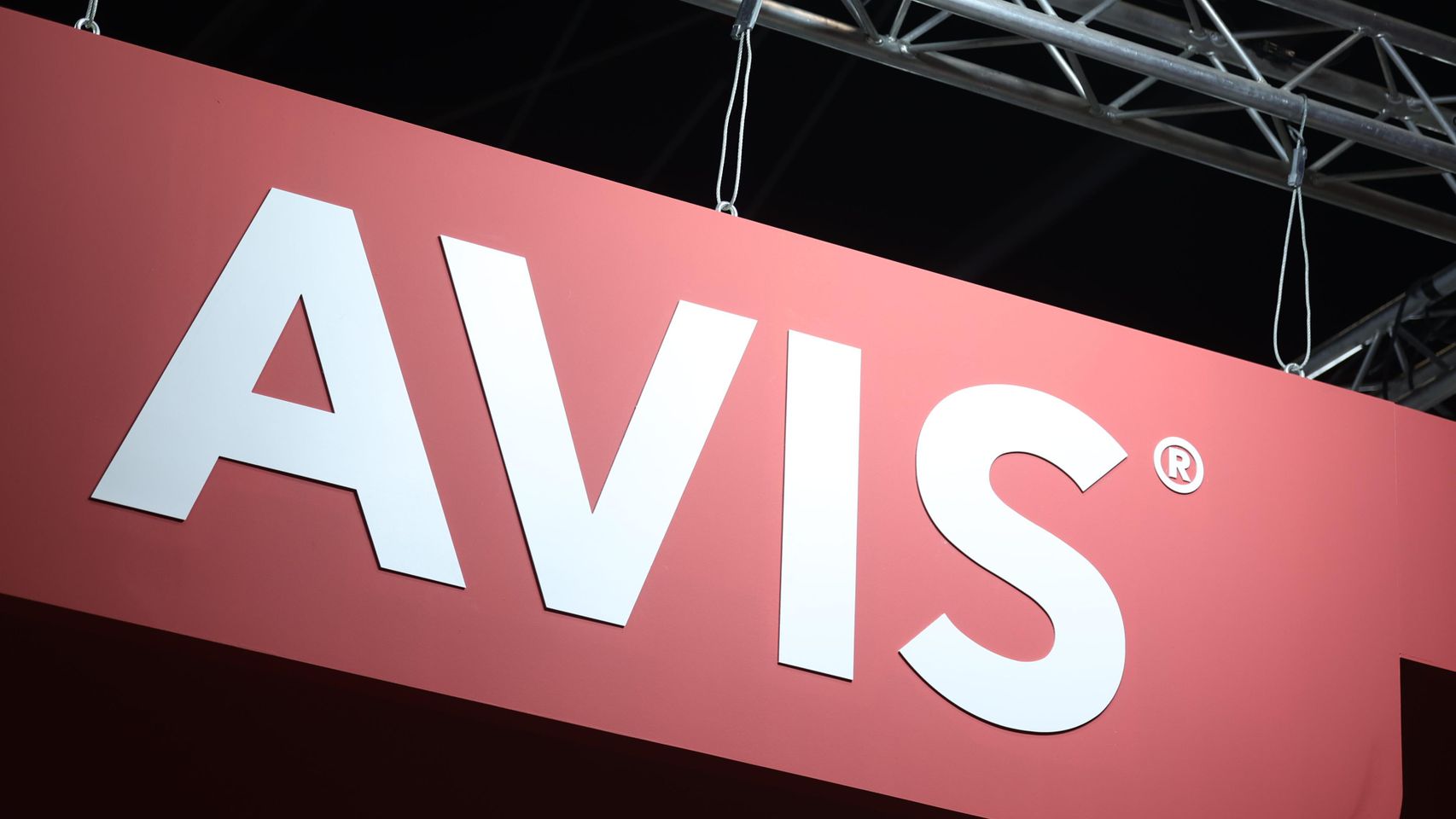 Consumo multa con un millón de euros a la empresa de alquiler de vehículos Avis por prácticas abusivas