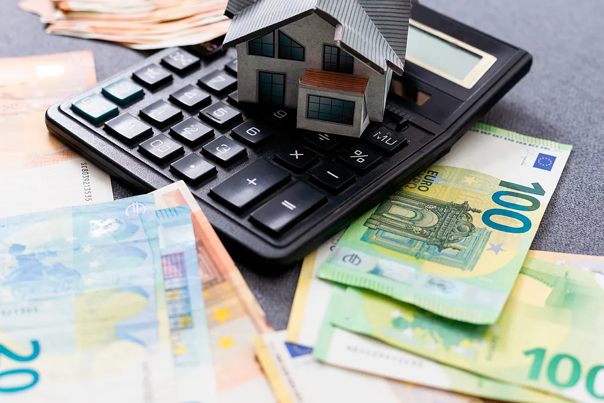 Guía de todos los impuestos que llegan en 2026: Tasa de basura, plusvalía y otros tributos