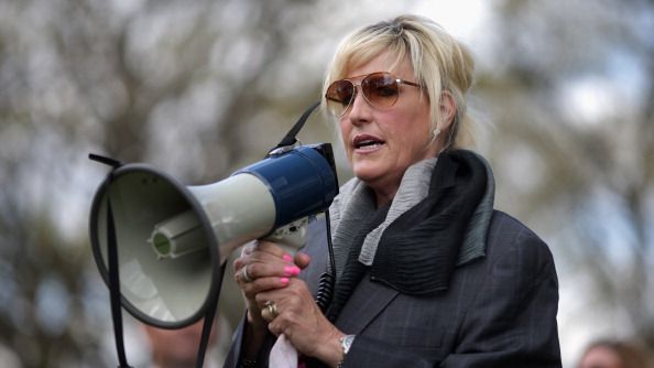 La activista Erin Brockovich vuelve a la 'primera línea' y denuncia los graves perjuicios de los centros de datos de IA