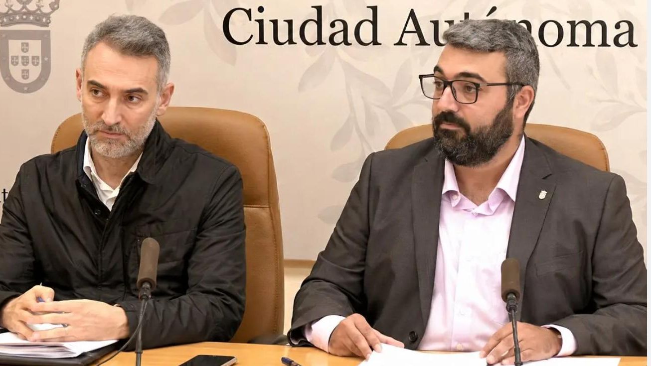 Ferraz amenaza con sancionar a los dos diputados del PSOE de Ceuta que critican la gestión de Sánchez tras la invasión