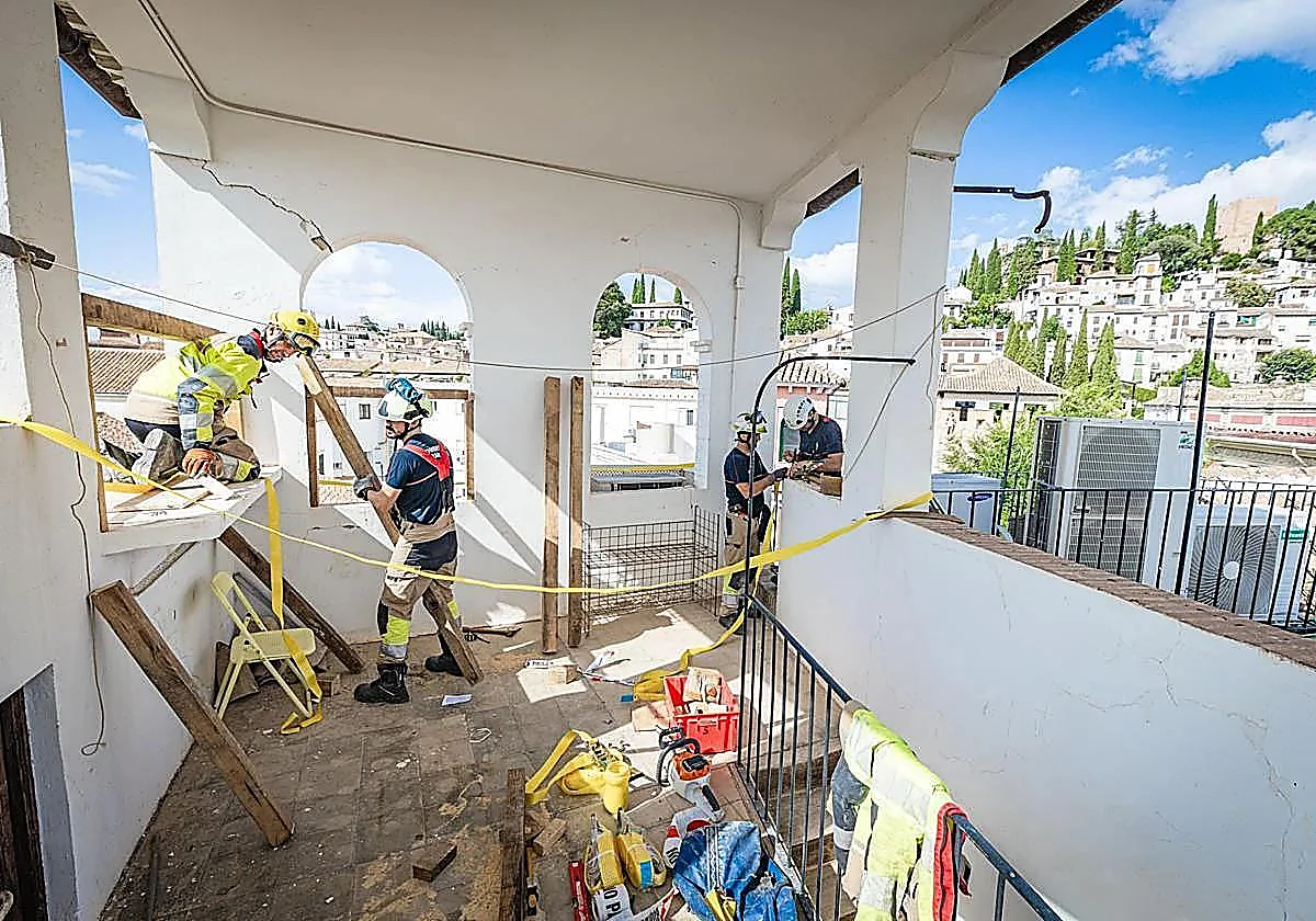 Inspecciones con drones y en tejados para rastrear todos los daños tras los seísmos de Granada