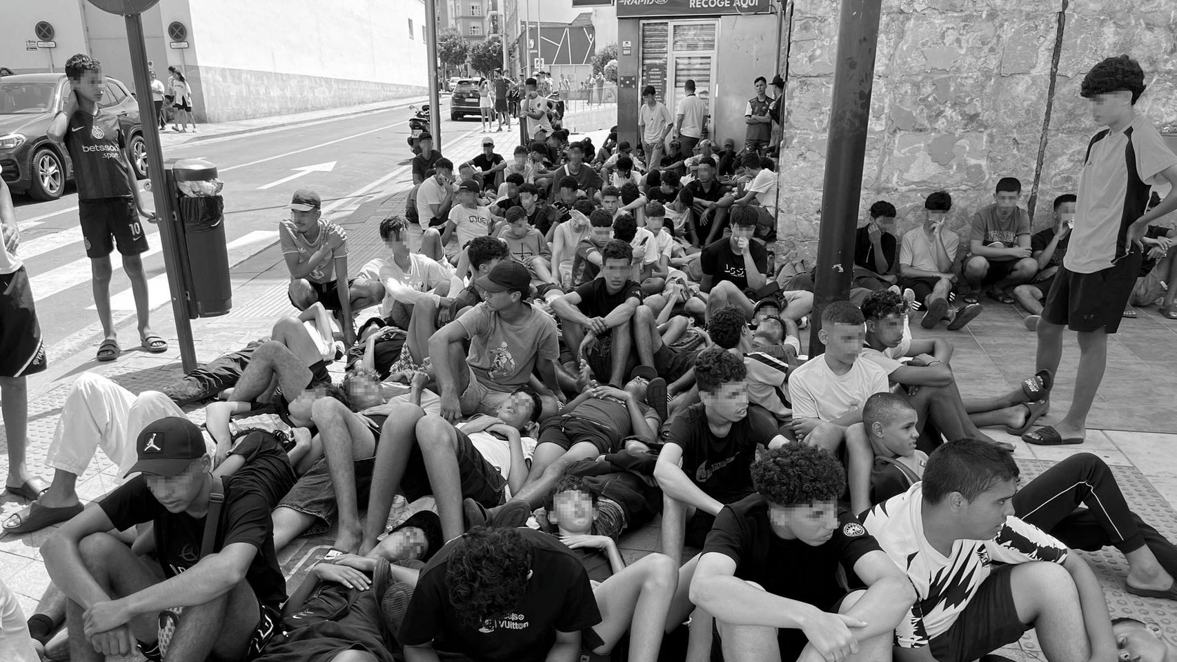 La negligencia del Gobierno ha traído a los menas, el Gobierno debe devolverlos legalmente