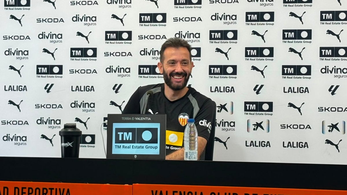 Carlos Corberán: “Yo deseo ser entrenador del Valencia en Europa; pero las palabras sin hechos irritan”