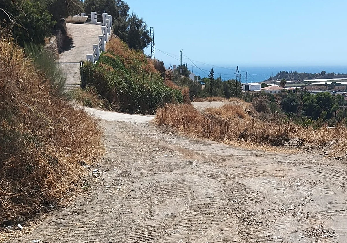 Torrox inicia la mejora de 68 kilómetros de caminos rurales con casi 200.000 euros