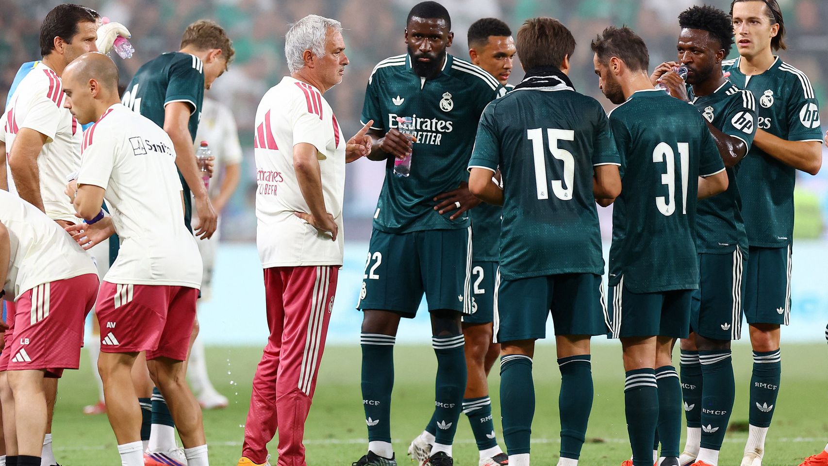 Mourinho vuelve a La Liga para repetir la historia: el Madrid quiere destronar al Barça y acabar con su sequía de títulos